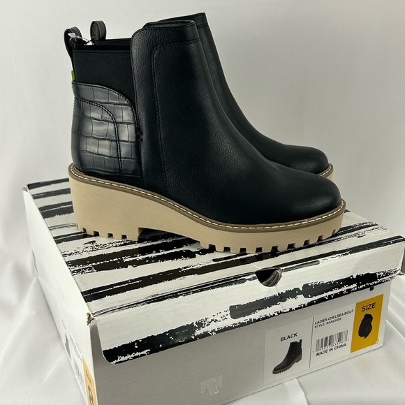 Dolce Vita Black Chelsea Ankle Boot Tan Sole Women’s Size 7 NWT Rancher Slip On - Picture 1 of 10